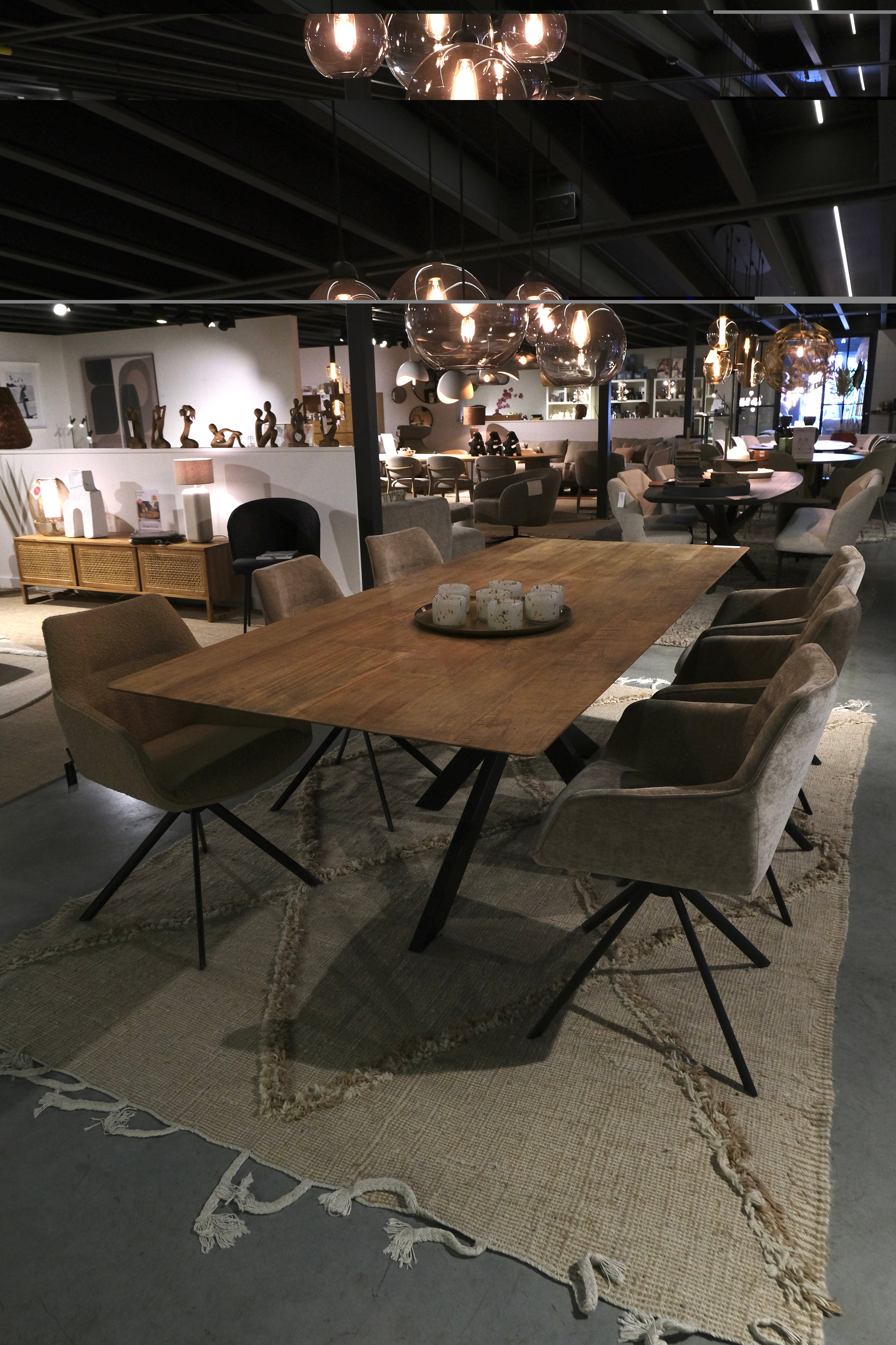 EETTAFEL JUTTA RECHT SPIDER